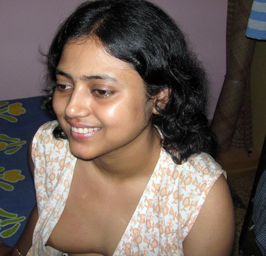 Bhabhi Ki Nangi Photo In Sari Showing Nude Body