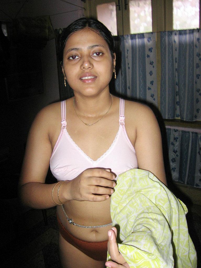 Bhabhi Ki Nangi Photo In Sari Showing Nude Body