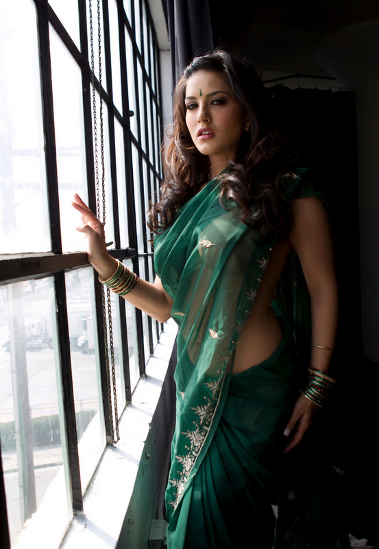 Sunny Leone Xxx Photo In A Green Sari Showing Boobs