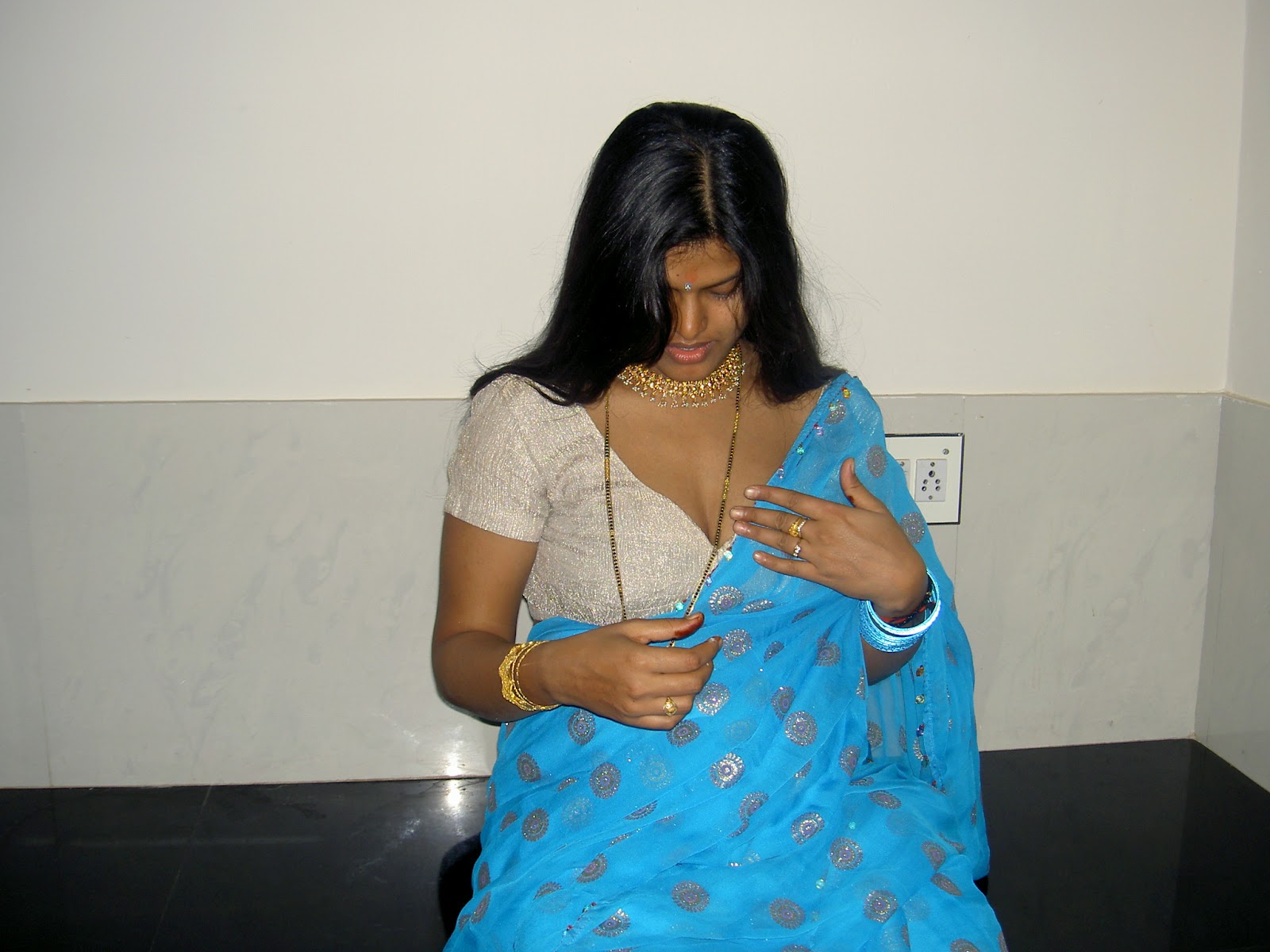 Nangi To Open Nangi - Nangi Aurat Ki Photo With Her Husband Doing Sex(Part-1)