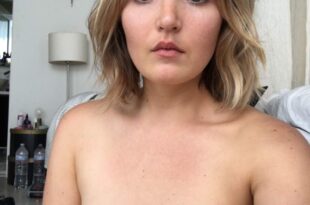 Chloe Fineman Nude Leaked Photos